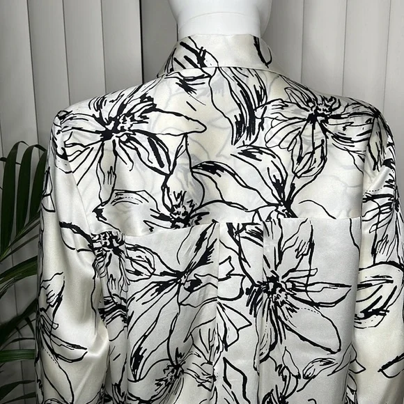 Joie Silk Black and Cream Floral Long Sleeve Button Down Shirt Size M - Picture 6 of 10